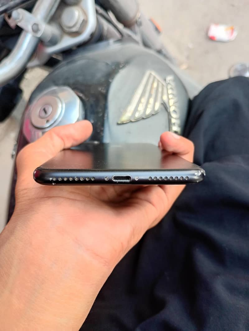 Apple iPhone 7 Plus 2