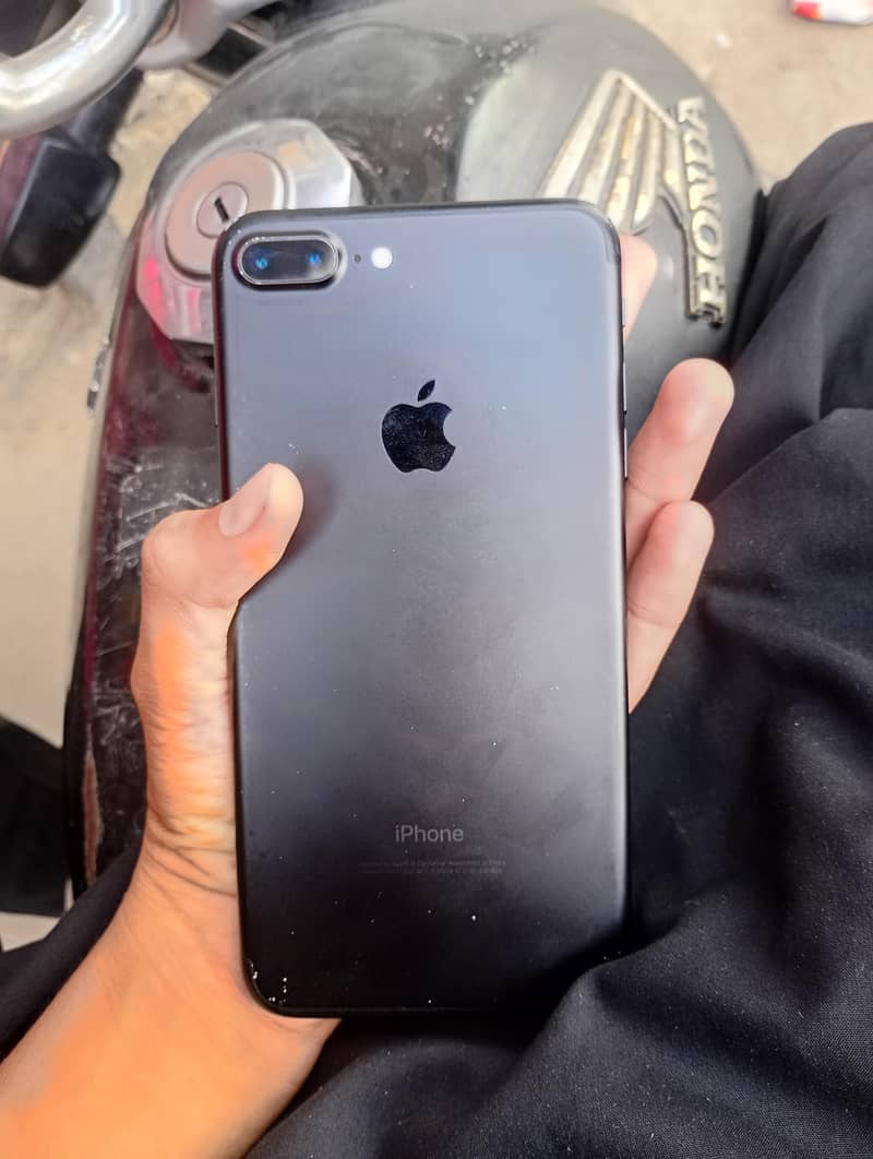 Apple iPhone 7 Plus 3