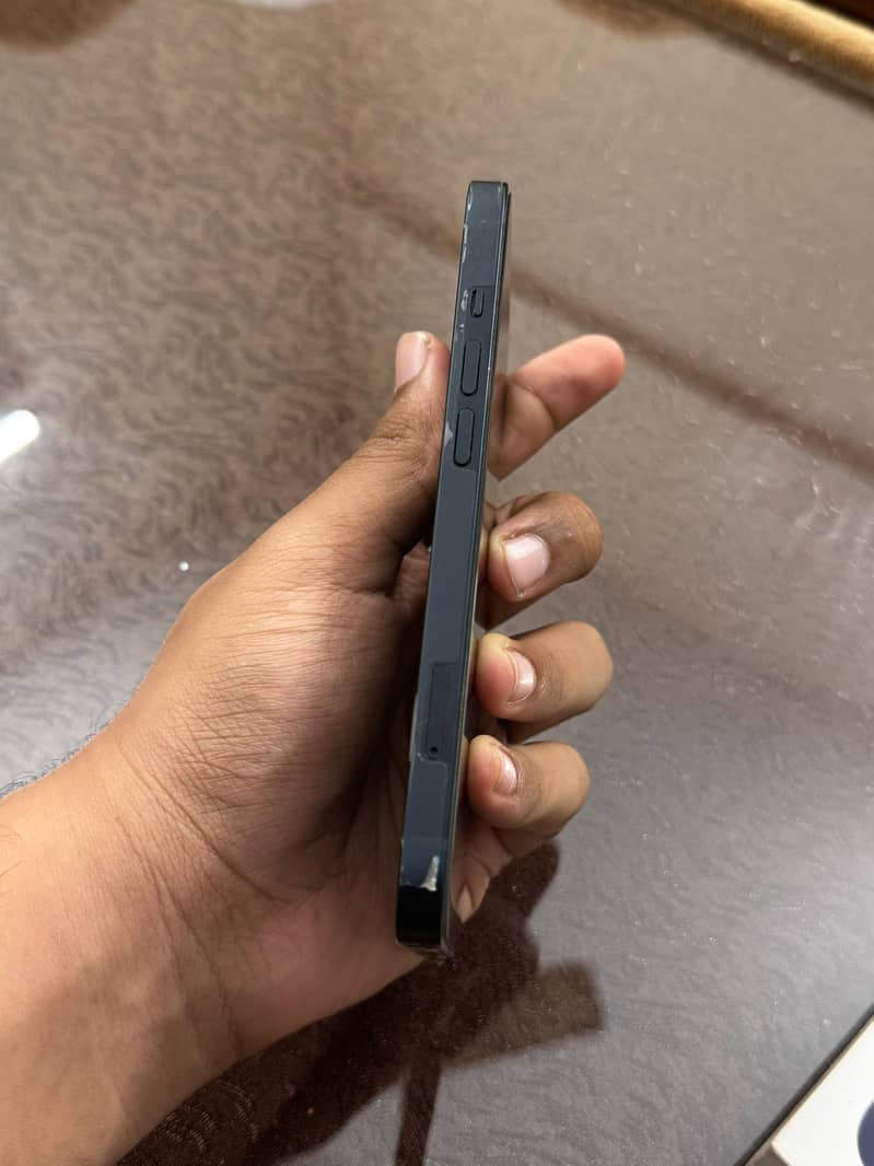 Apple iPhone 13 6