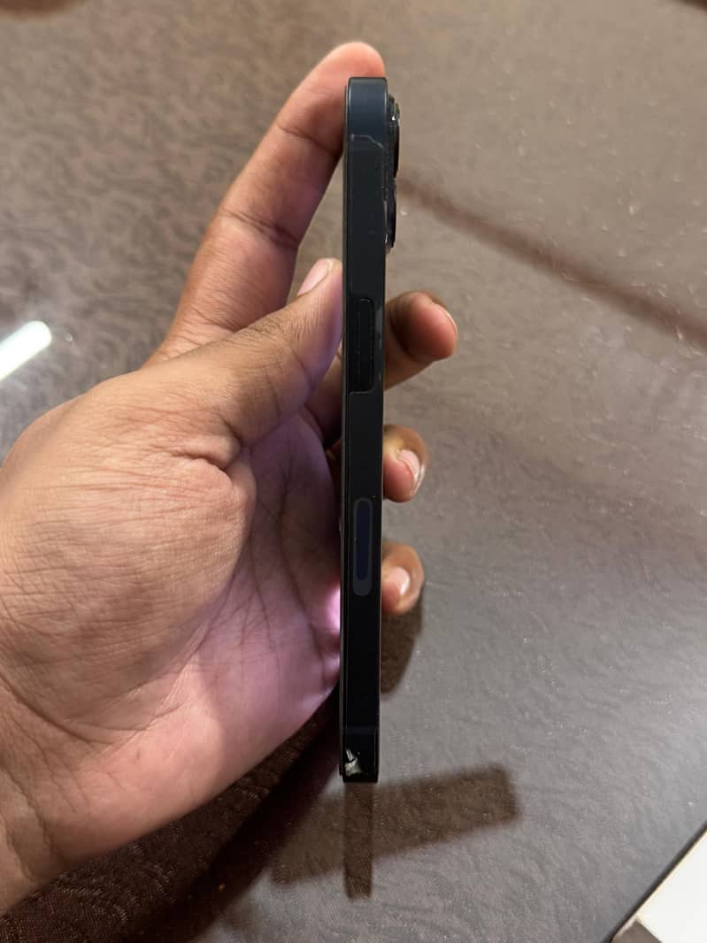 Apple iPhone 13 8