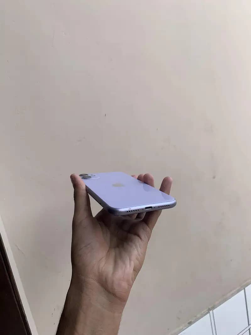 Apple iPhone 11 3