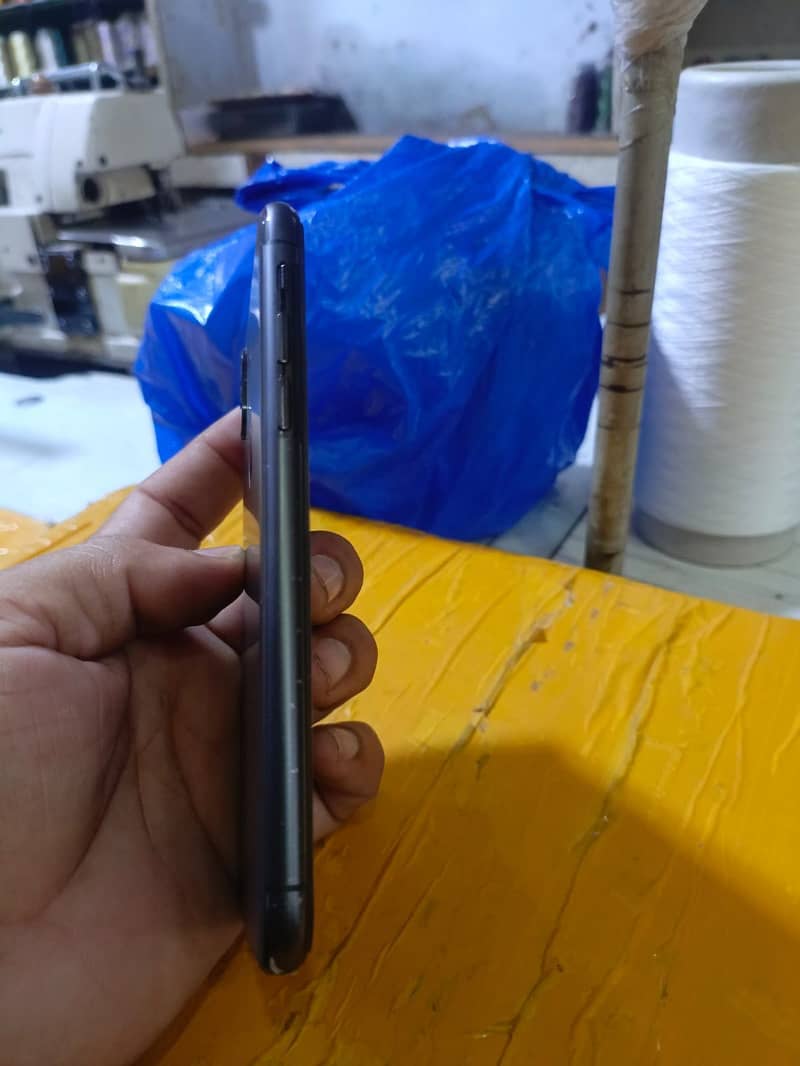 Apple iPhone X 3