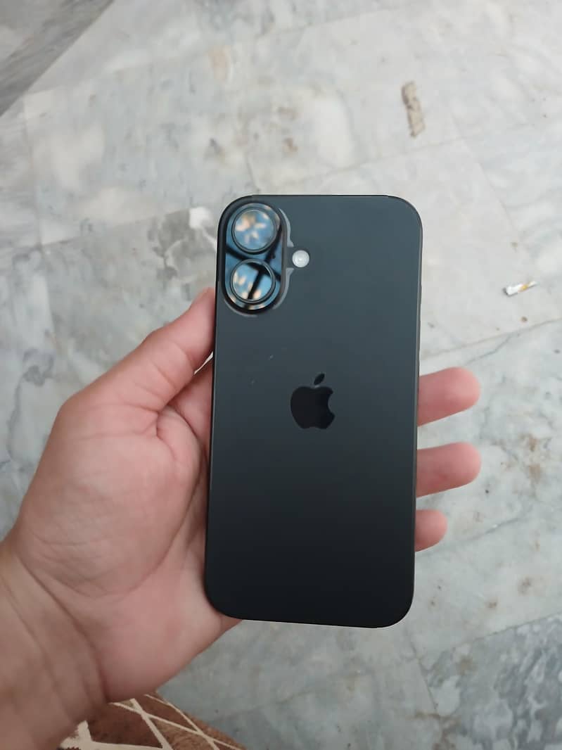 Apple iPhone 16 1