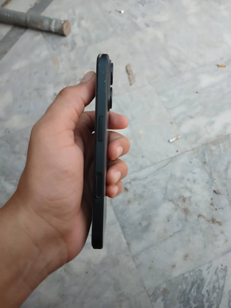 Apple iPhone 16 2