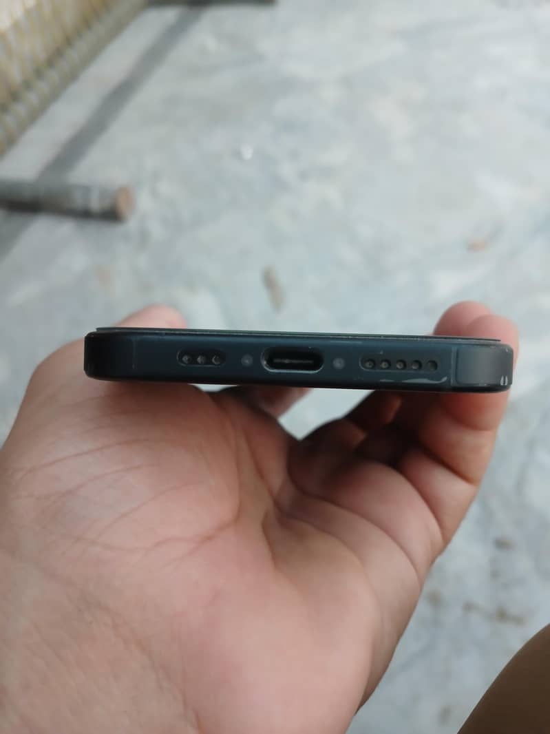 Apple iPhone 16 3