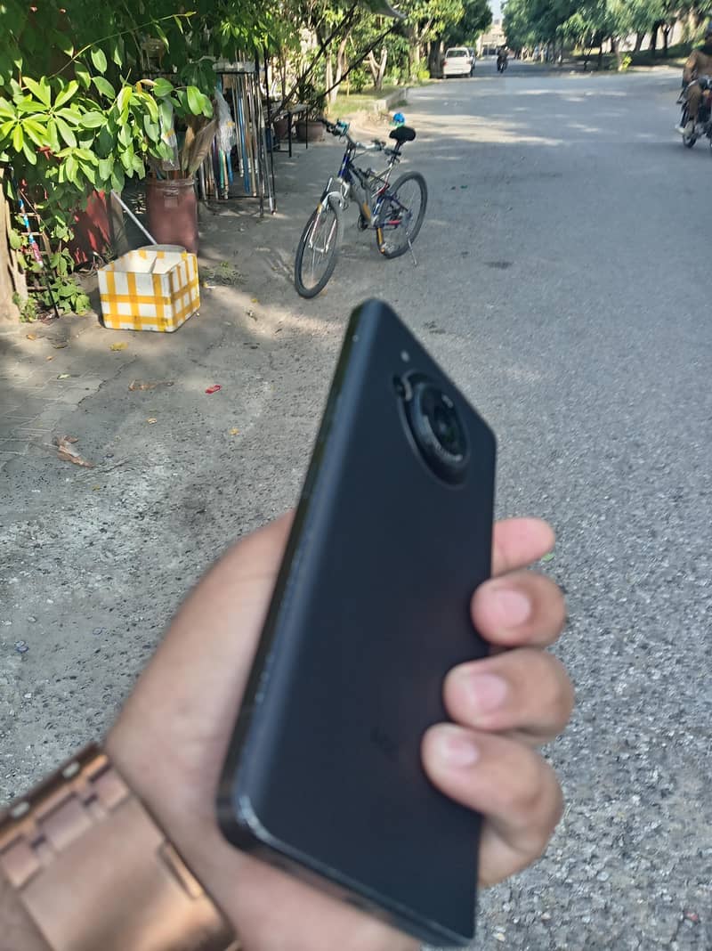 Sharp Aquos Sense7 1