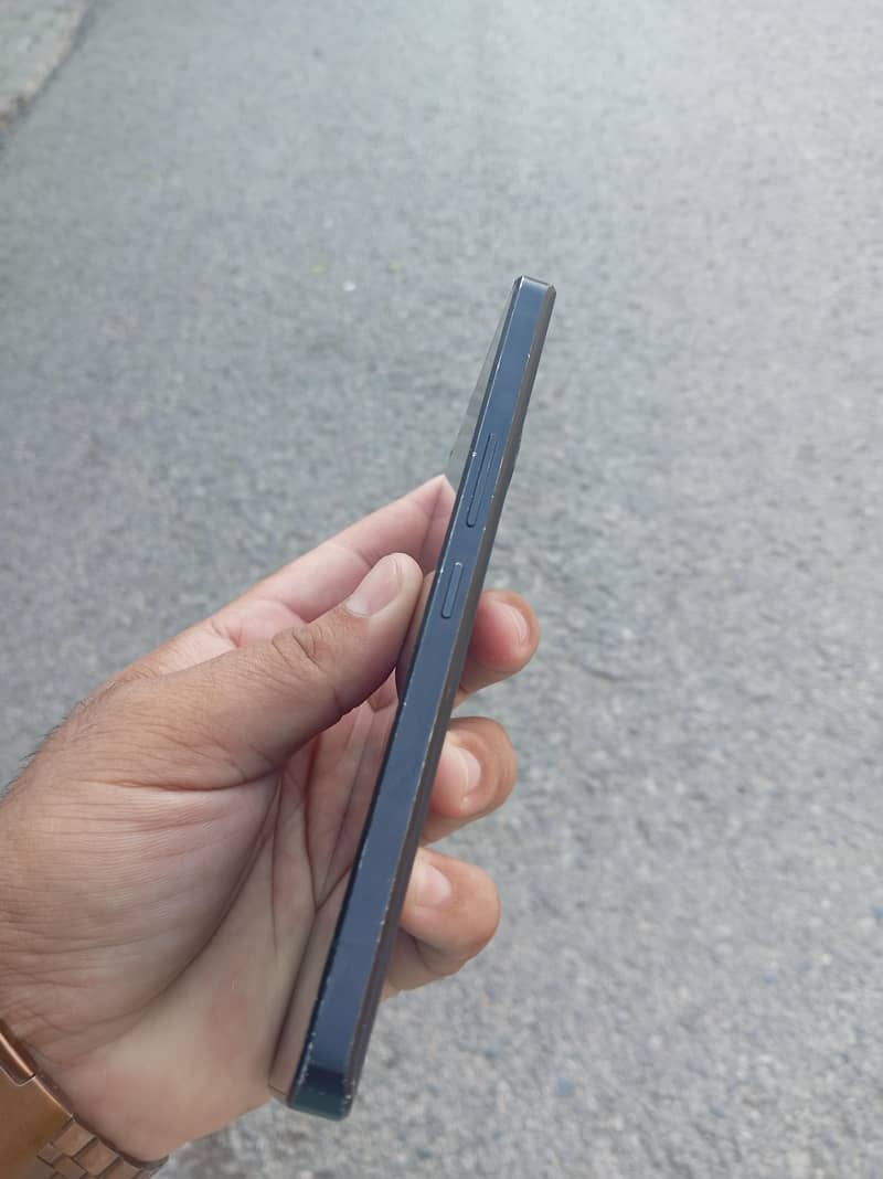 Sharp Aquos Sense7 2
