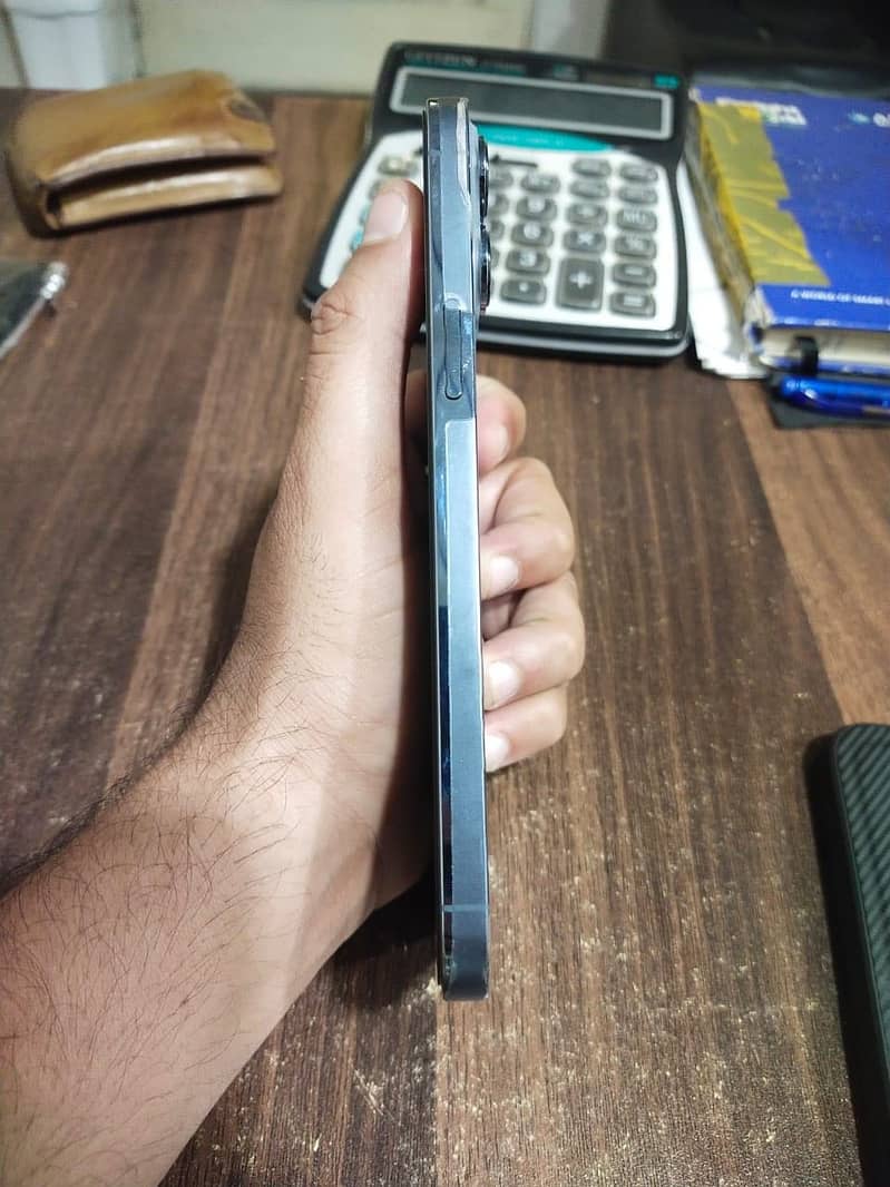 Apple iPhone 13 Pro Max 2