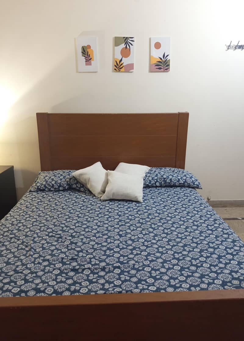 Queen bed only 0