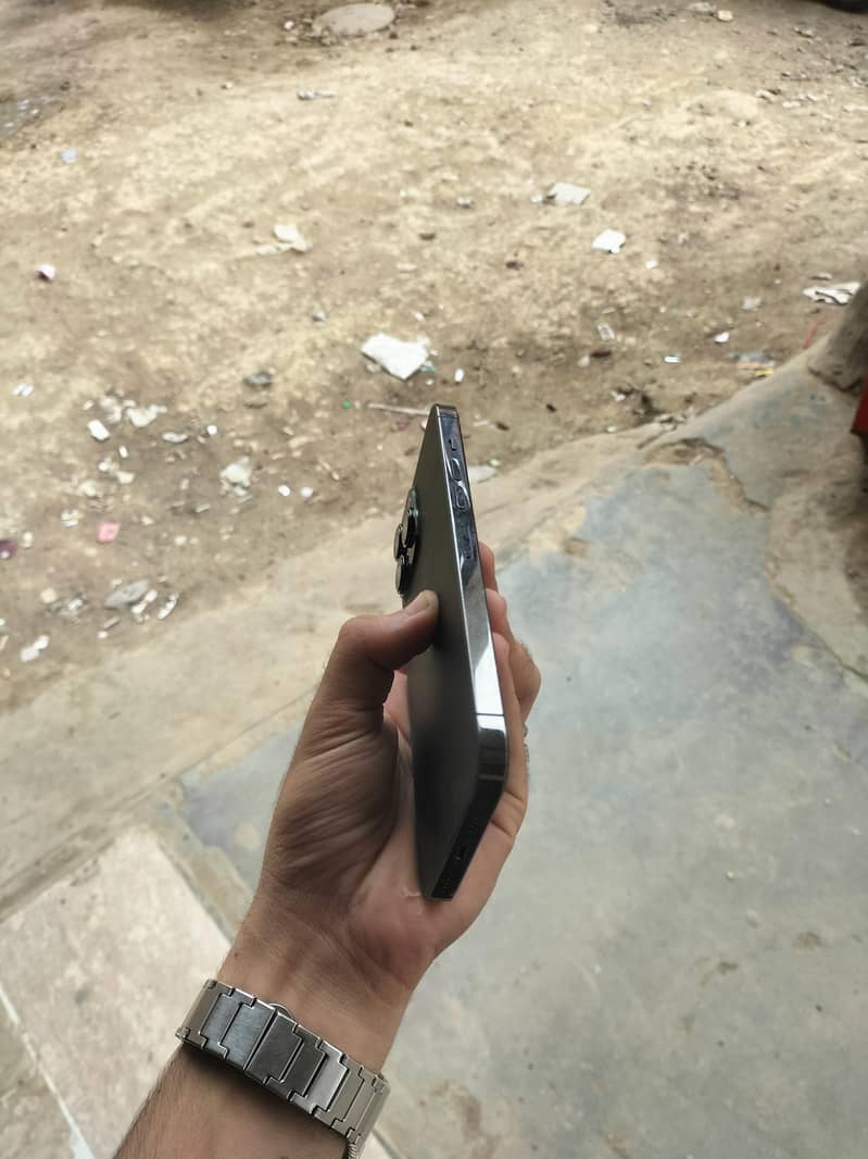 iPhone 13 Pro Max 1