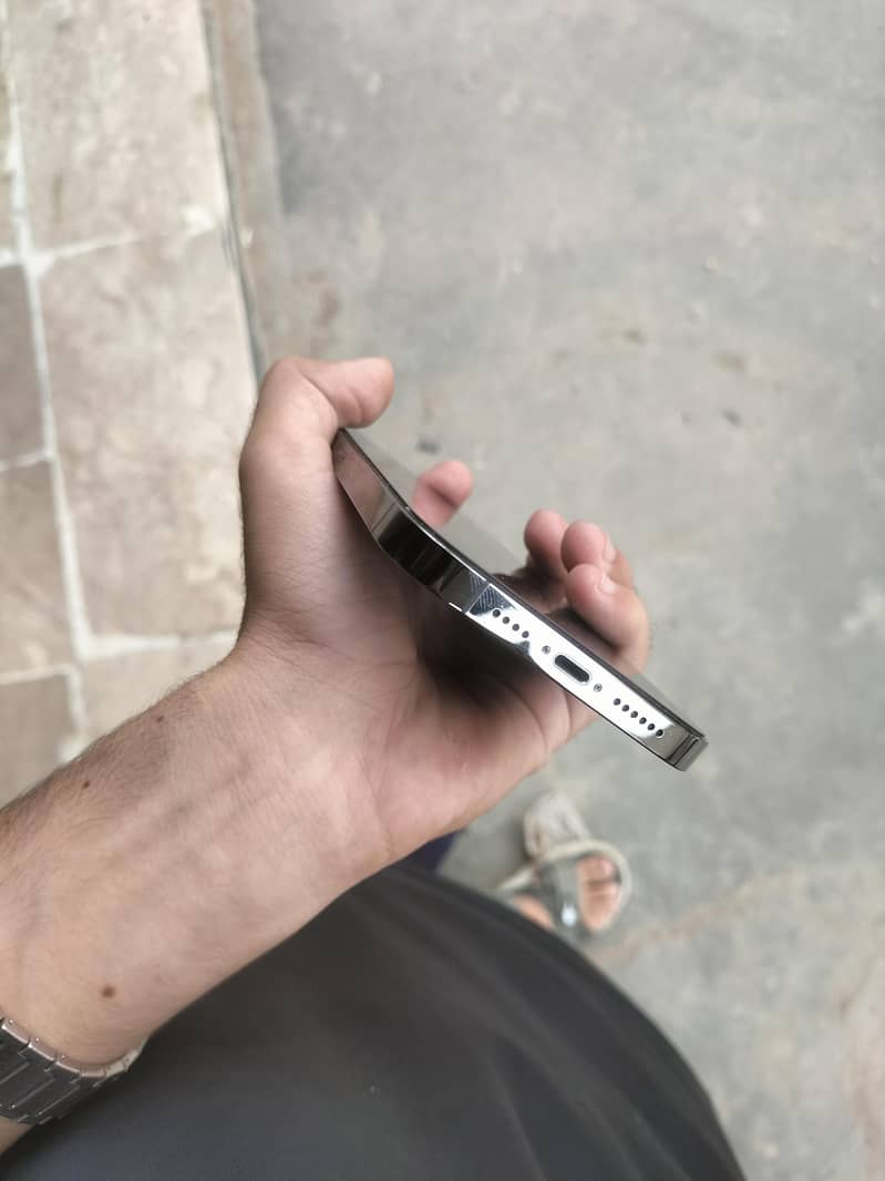 iPhone 13 Pro Max 3