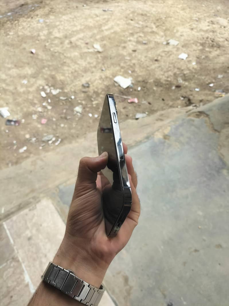 iPhone 13 Pro Max 8