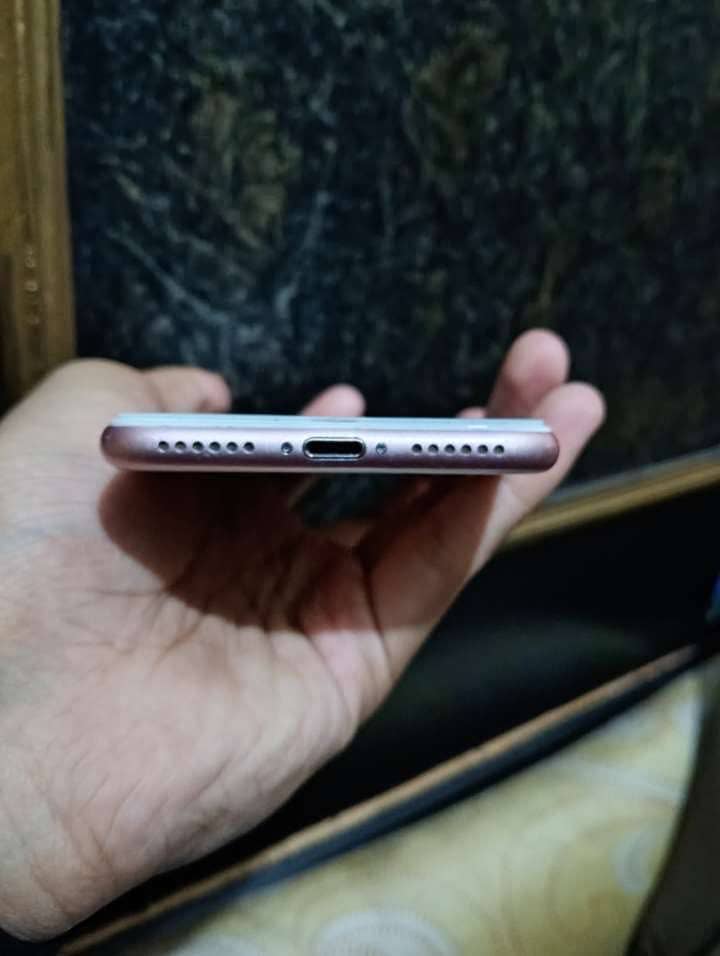 Apple iPhone 7 2