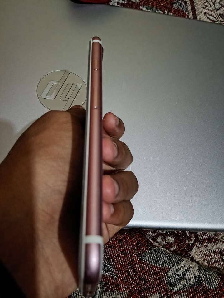 Apple iPhone 7 4