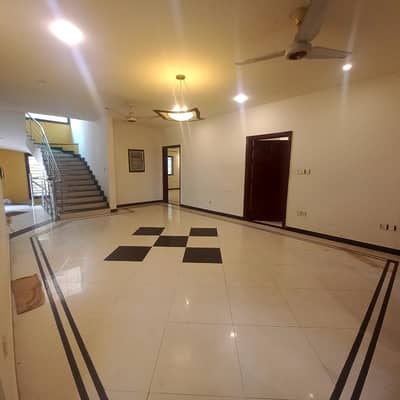 PREMIUM URBAN RESIDENCE: ARCHITECT-DESIGNED 6-BEDROOM SIGNATURE BUNGALOW WITH BASEMENT FOR RENT IN DHA PHASE 6, KARACHI