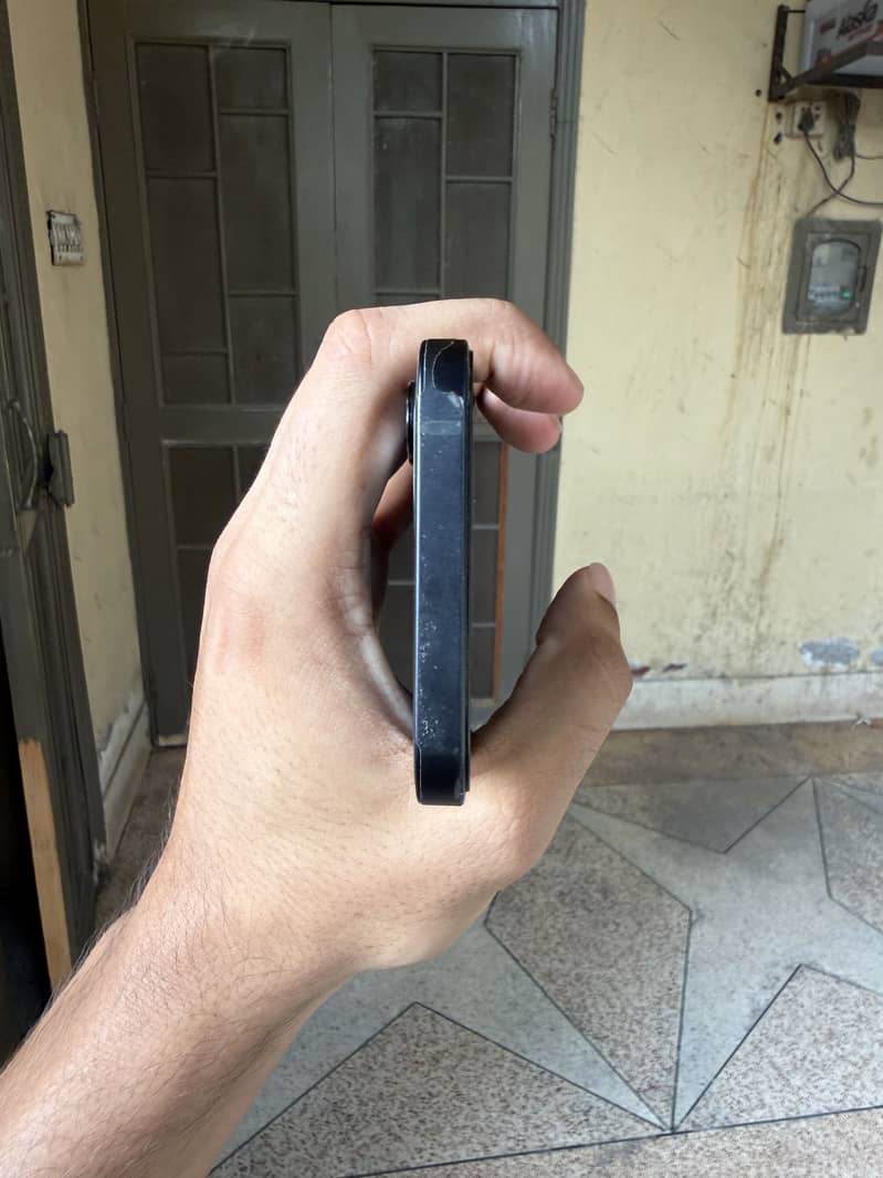 Apple iPhone 12 1