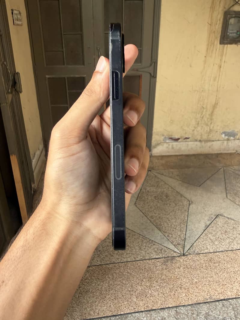 Apple iPhone 12 2