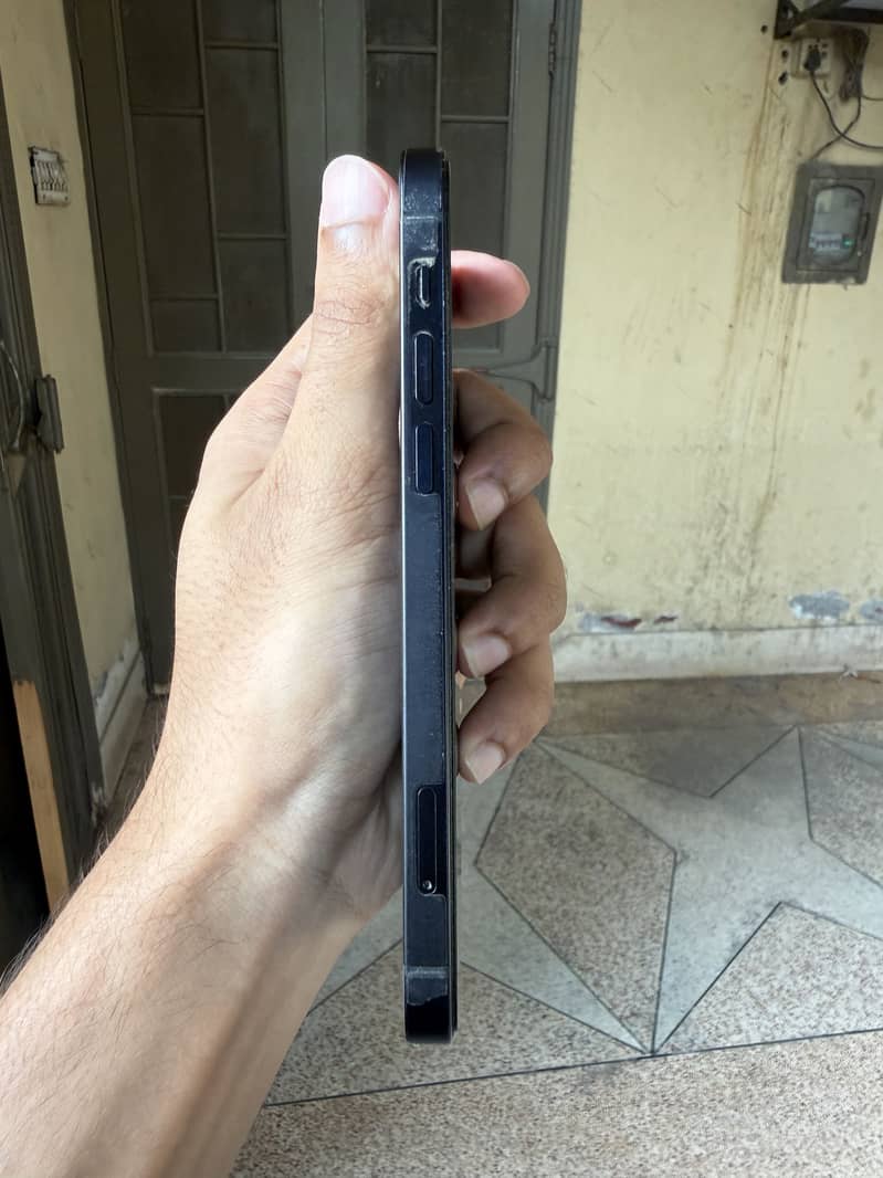 Apple iPhone 12 3