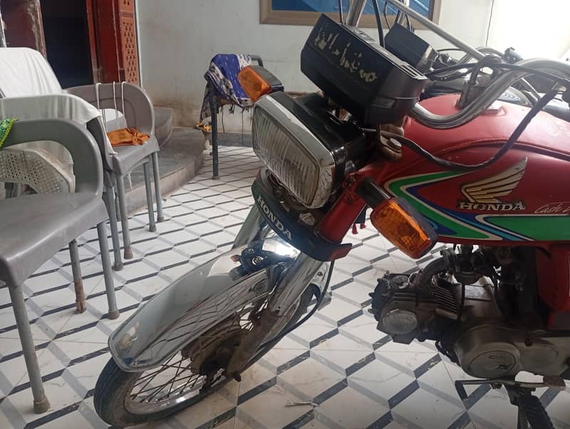 CD 70 model 2018 کاغذ بنے ہوئے ہیں۔ ایکسچینج بھی ہو سکتی ہے 2
