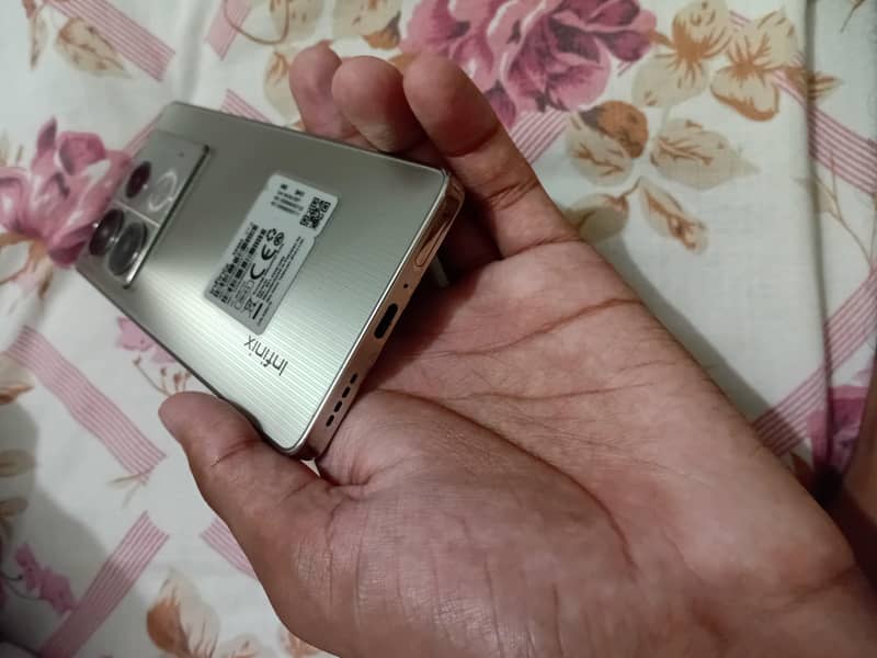 Infinix Note 40 4