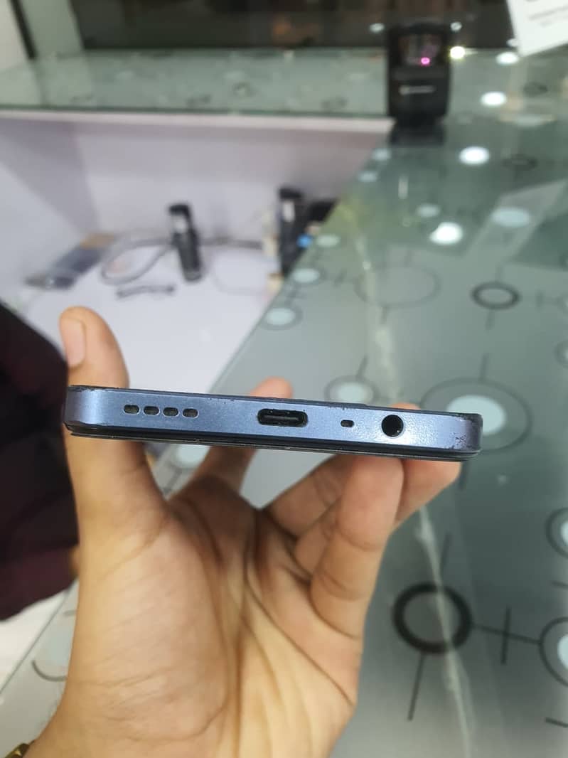 Realme C63 0
