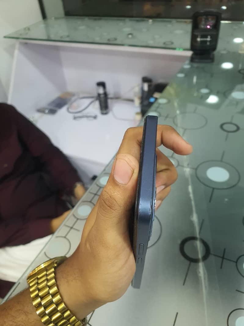 Realme C63 7