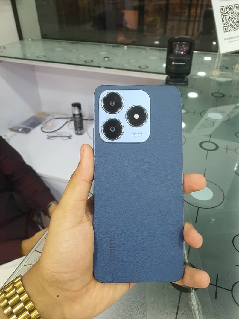 Realme C63 8