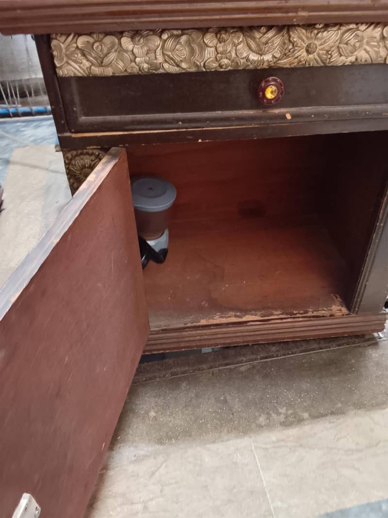 dressing aik side table 3