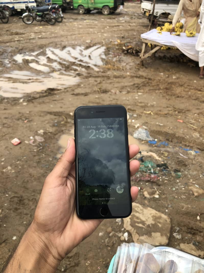 Apple iPhone SE 3