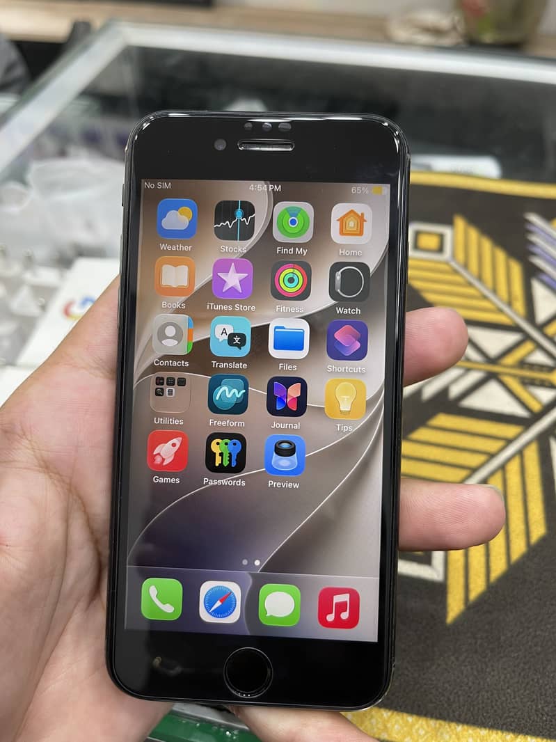 Apple iPhone SE 2nd generation 6
