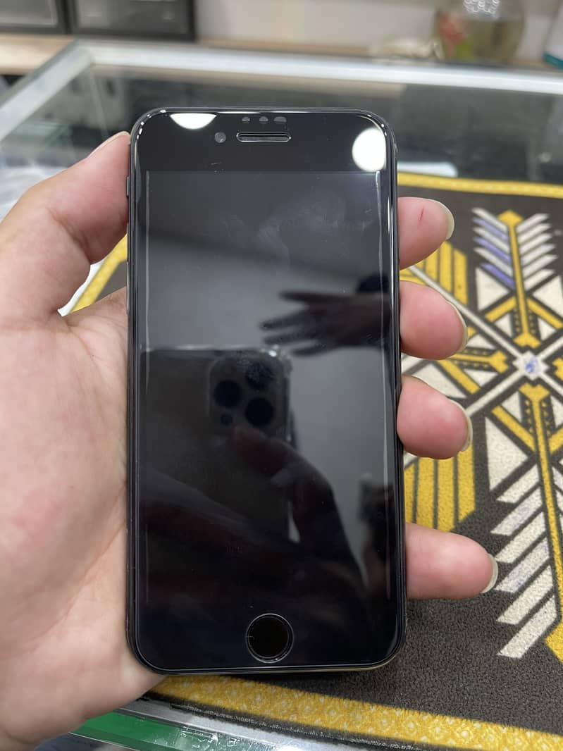 Apple iPhone SE 2nd generation 7