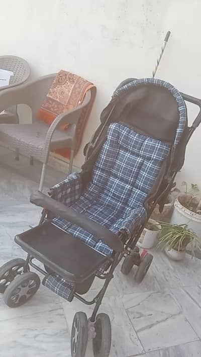 urgnt sale pram 03104890777