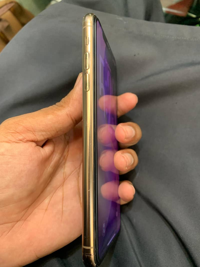 Apple iPhone 11 Pro Max 1