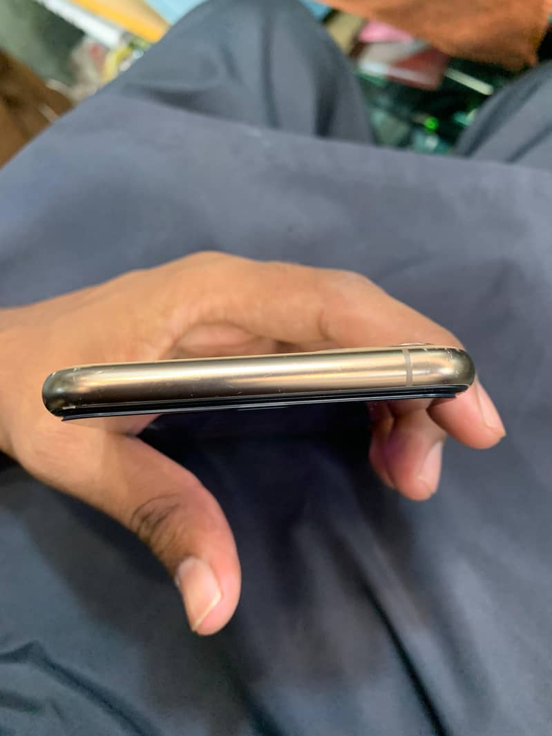 Apple iPhone 11 Pro Max 3