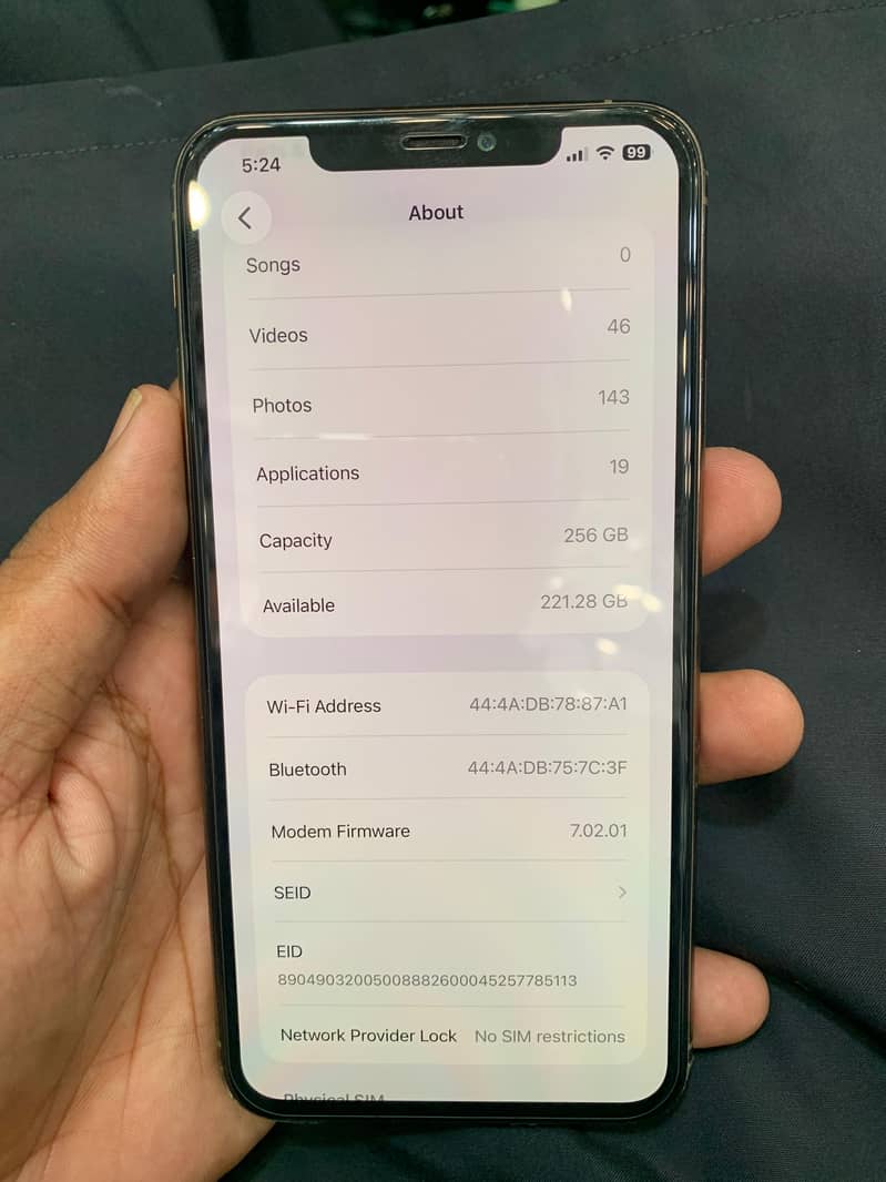 Apple iPhone 11 Pro Max 4