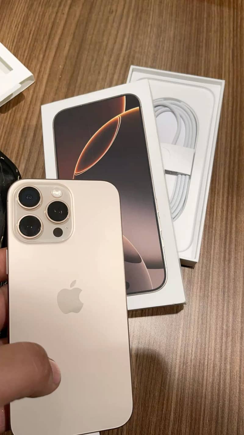 Apple iPhone 16 Pro Max 0