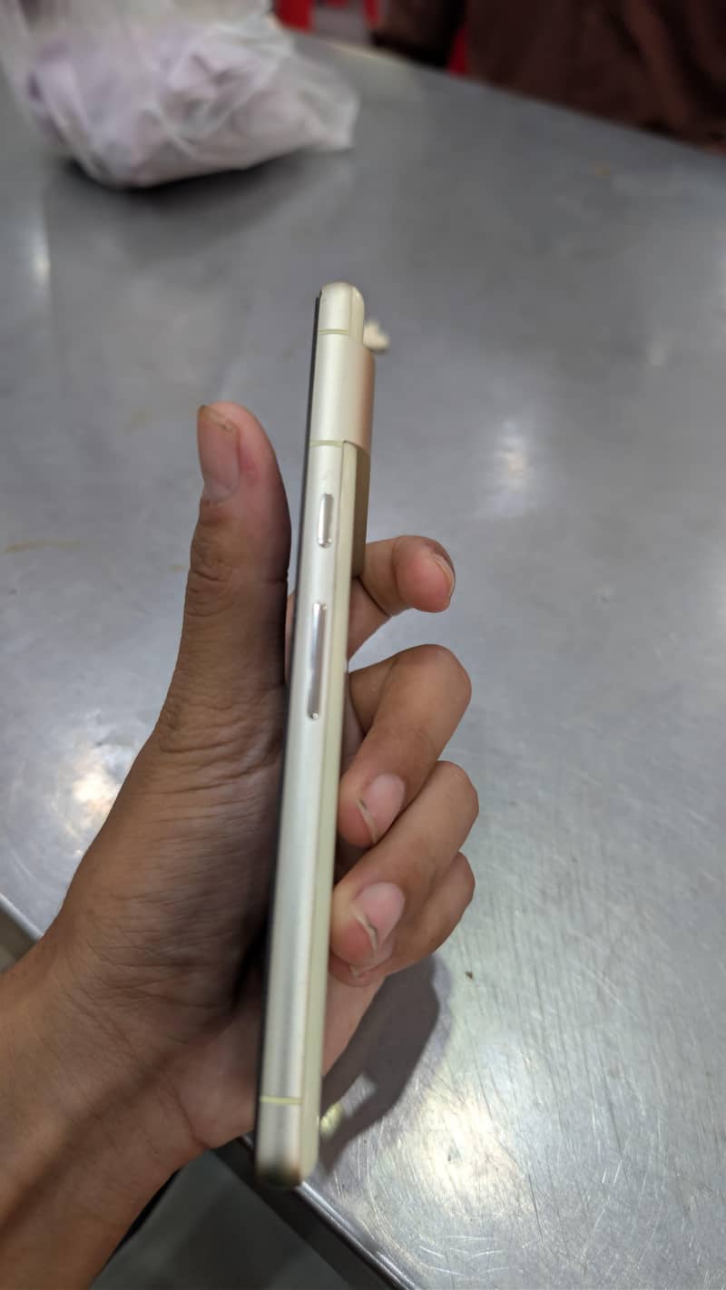 Google Pixel 7 4