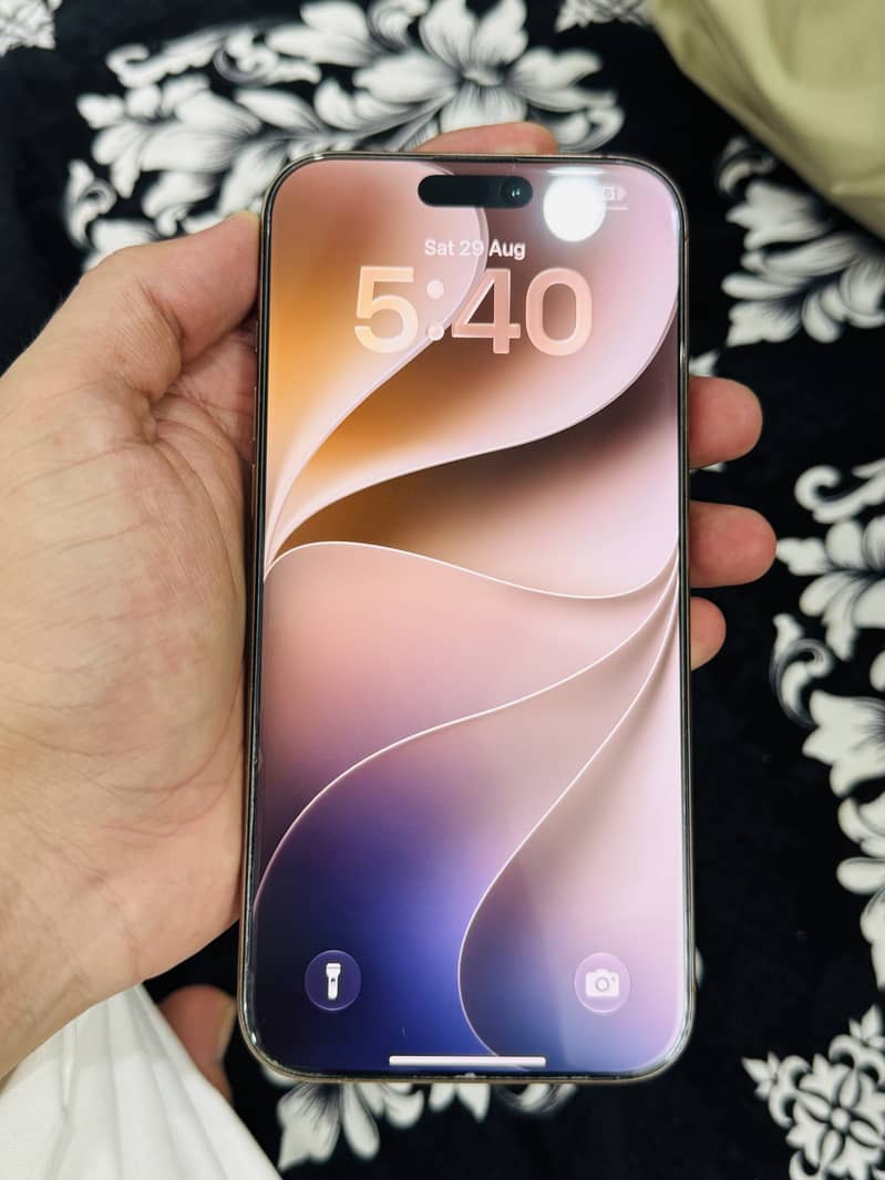 Apple iPhone 16 Pro Max 3