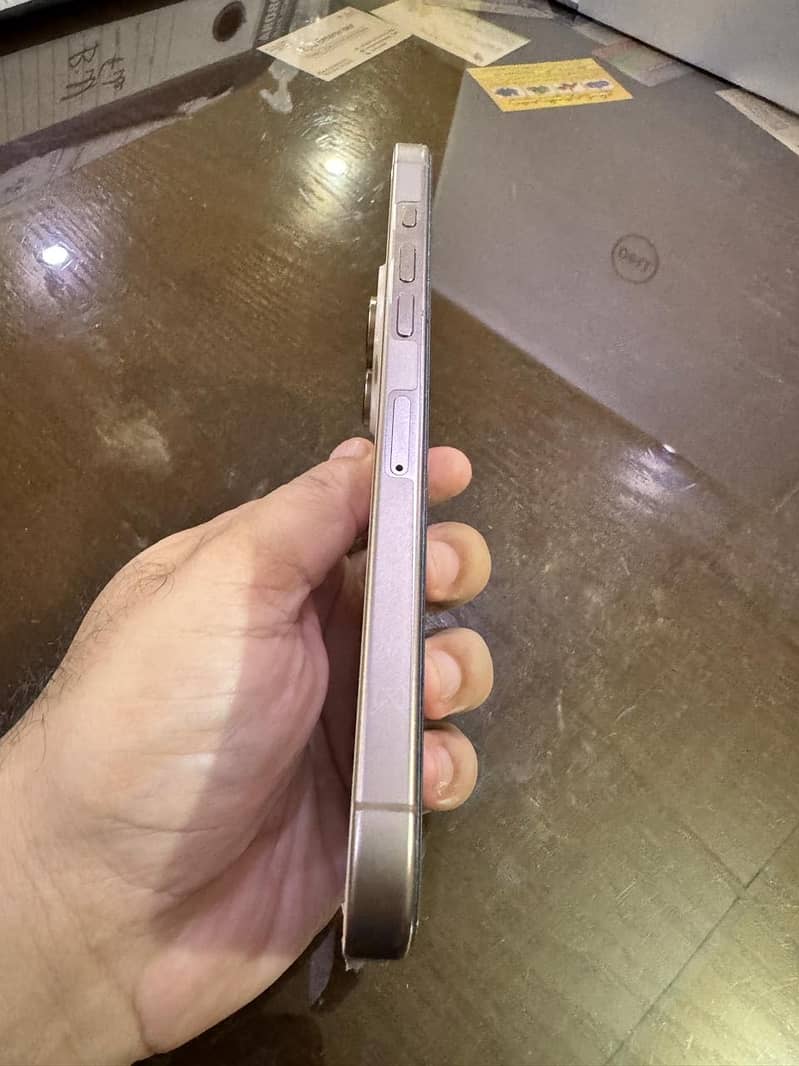 Apple iPhone 16 Pro Max 1