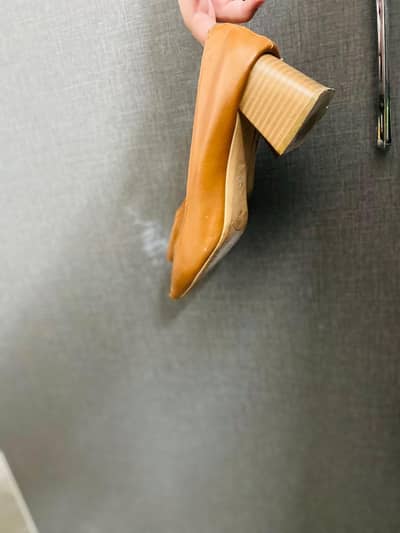 YLI tan brown pointed toe pumps _ Size 8 _ Formal flat _ Sialkot