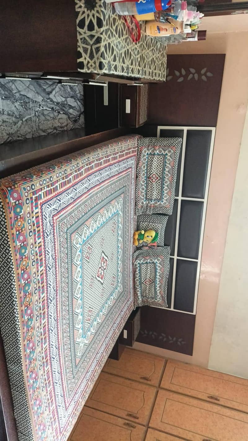 Bed & Dressing Table 0