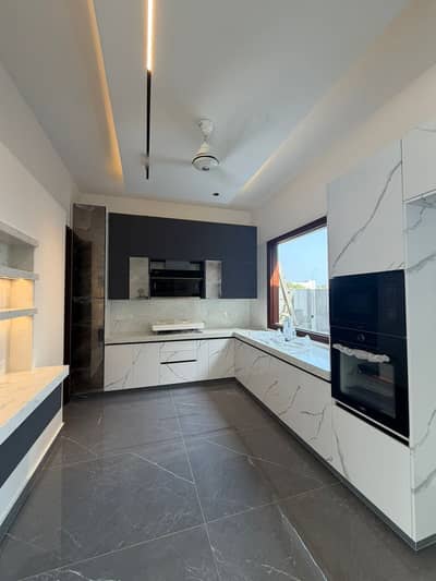 FOR RENT: BRAND NEW ARCHITECT-DESIGNED 3-BEDROOM SINGLE-STORY BUNGALOW WITH BASEMENT DHA PHASE 8, KARACHI