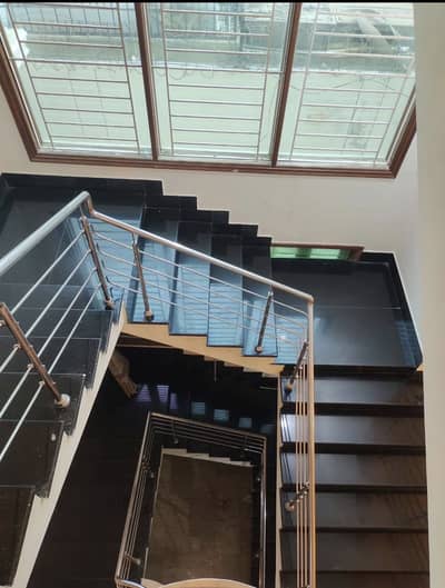 FOR SALE: SPACIOUS 500 SQ YD 2+3 BEDROOM BUNGALOW DHA PHASE 8, KARACHI