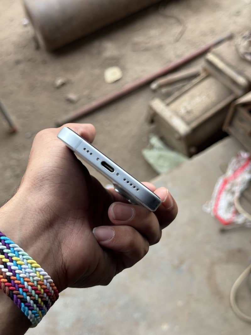 Apple iPhone 15 3