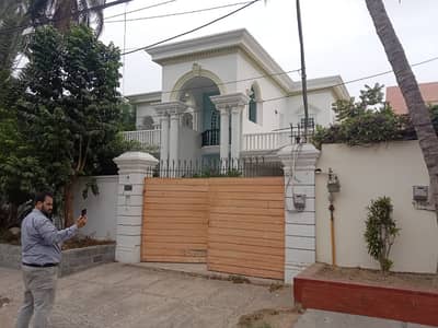 PRIME 500 SQ YD 5-BEDROOM BUNGALOW FOR SALE PRIME LOCATIONS 23 STREET MUJHAID