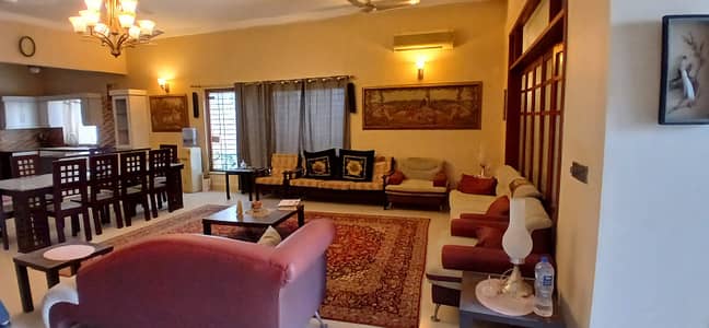 EXCLUSIVE HOT DEAL: 500 SQ YD 6-BEDROOM DUAL-UNIT CORNER BUNGALOW FOR SALE IN DHA PHASE 7 (EXTENSION)
