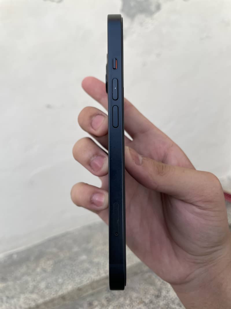 Apple iPhone 13 4