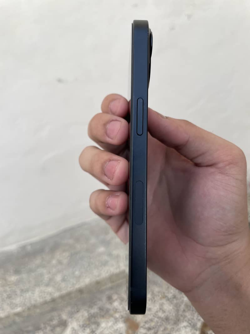 Apple iPhone 13 5