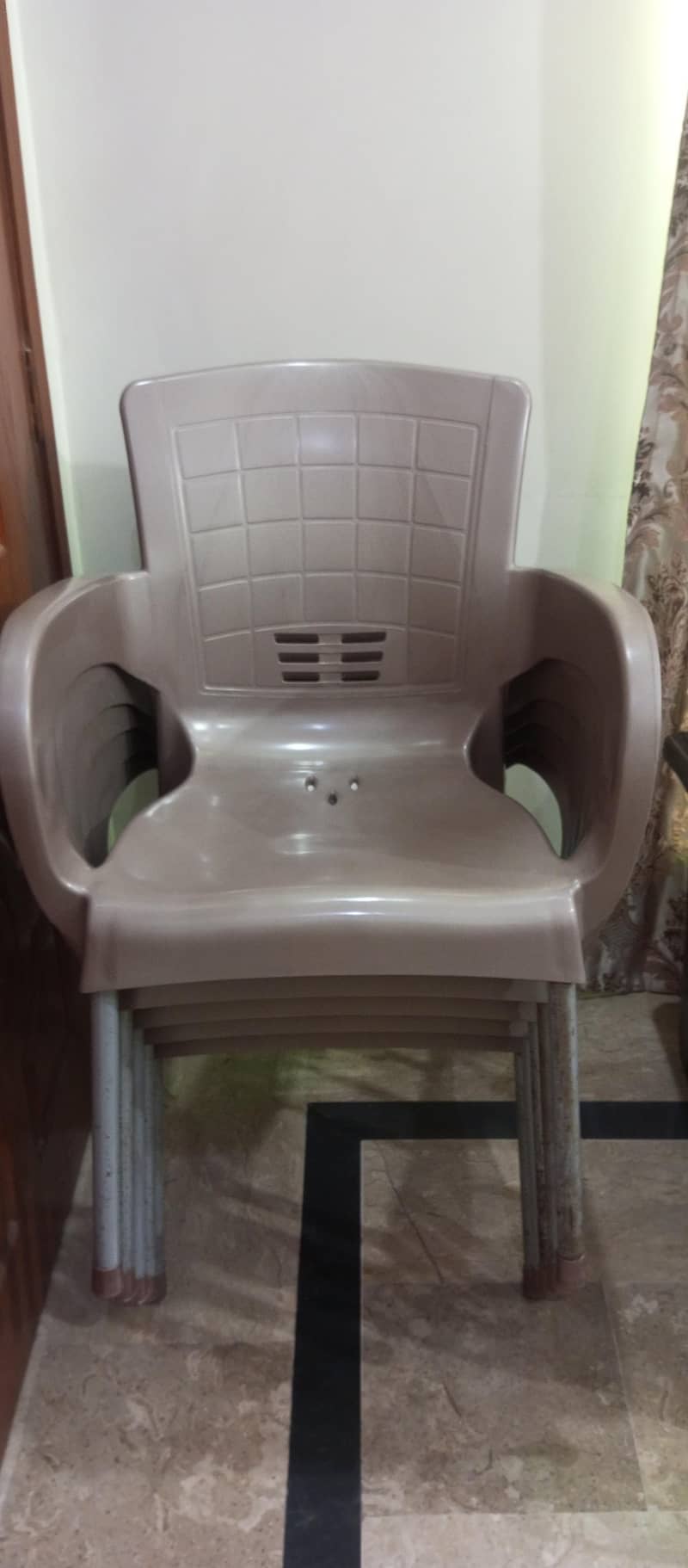 Chairs 0