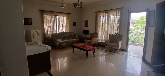 RARE COMMERCIAL INVESTMENT OPPORTUNITY: 300 SQ YD BUNGALOW FOR SALE